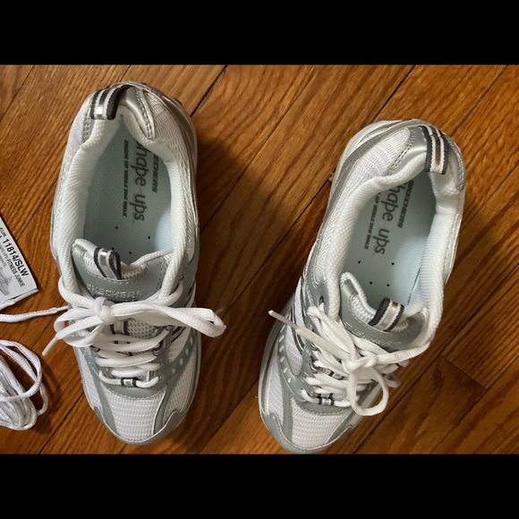 Skechers Sneakers - Picture 7 of 16